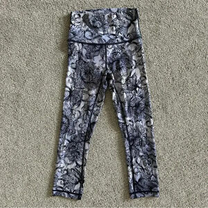 Lululemon Wunder Under Crop‎ Luxtreme in “Hanakotoba Starlight Multi, 2